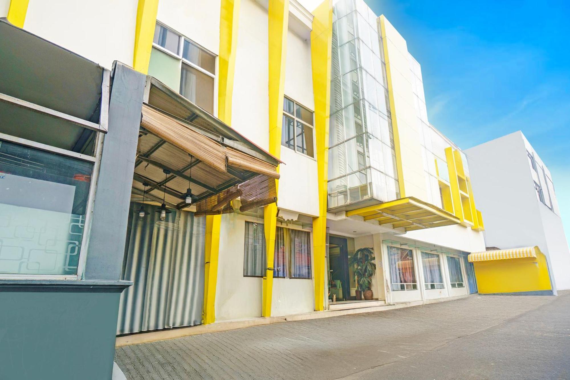 Hotel Collection O Tanah Abang Near Stasiun Tanah Abang Formerly Bimo Slipi 4*